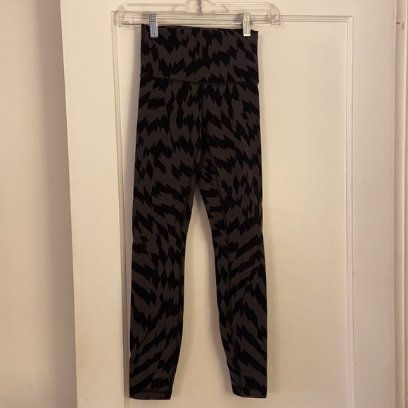 Lululemon Wunder Train Leggings sz 2 25” - Picture 2 of 3